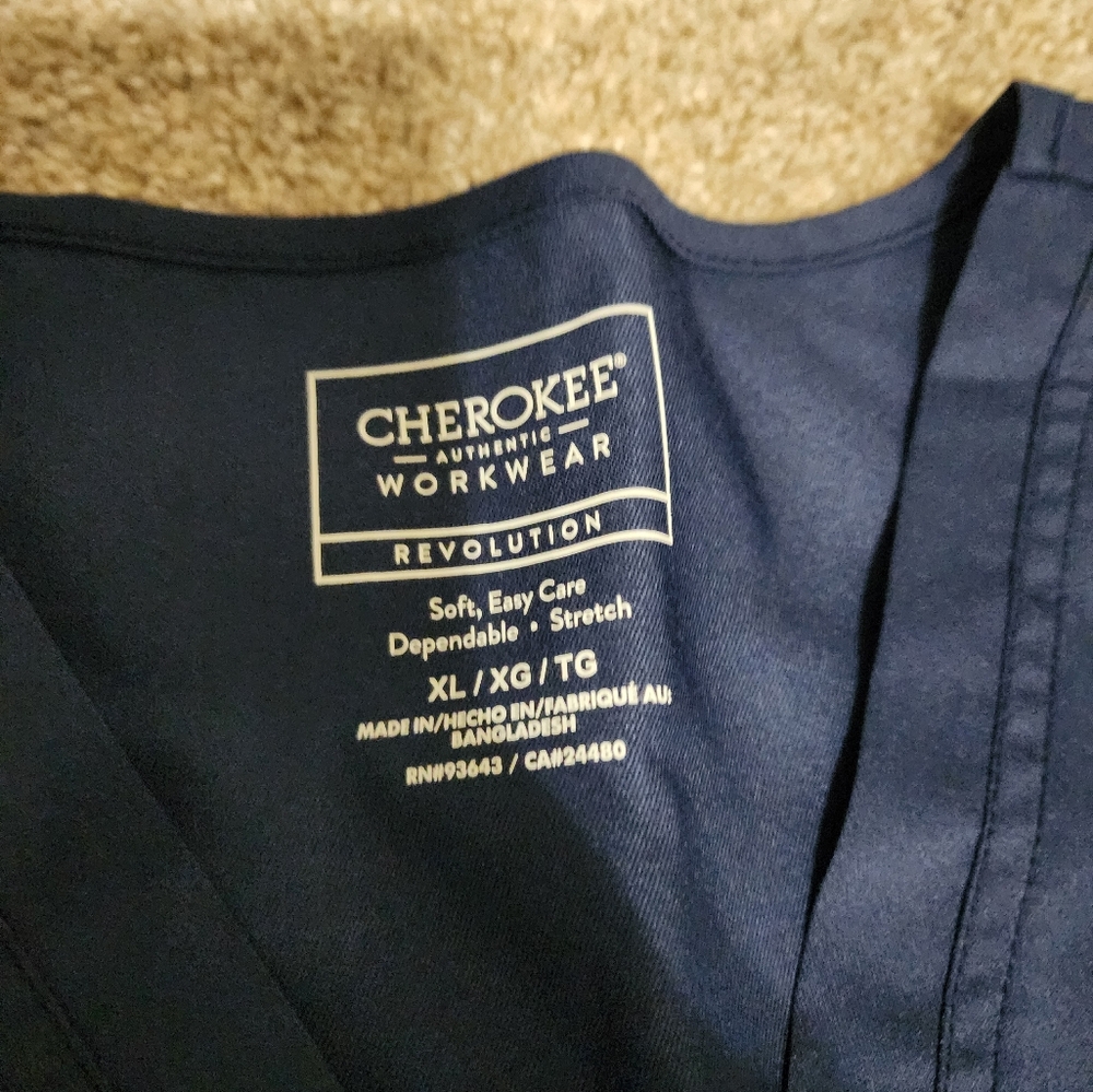 Cherokee womens scrub top size XL  Navy blue.  never worn